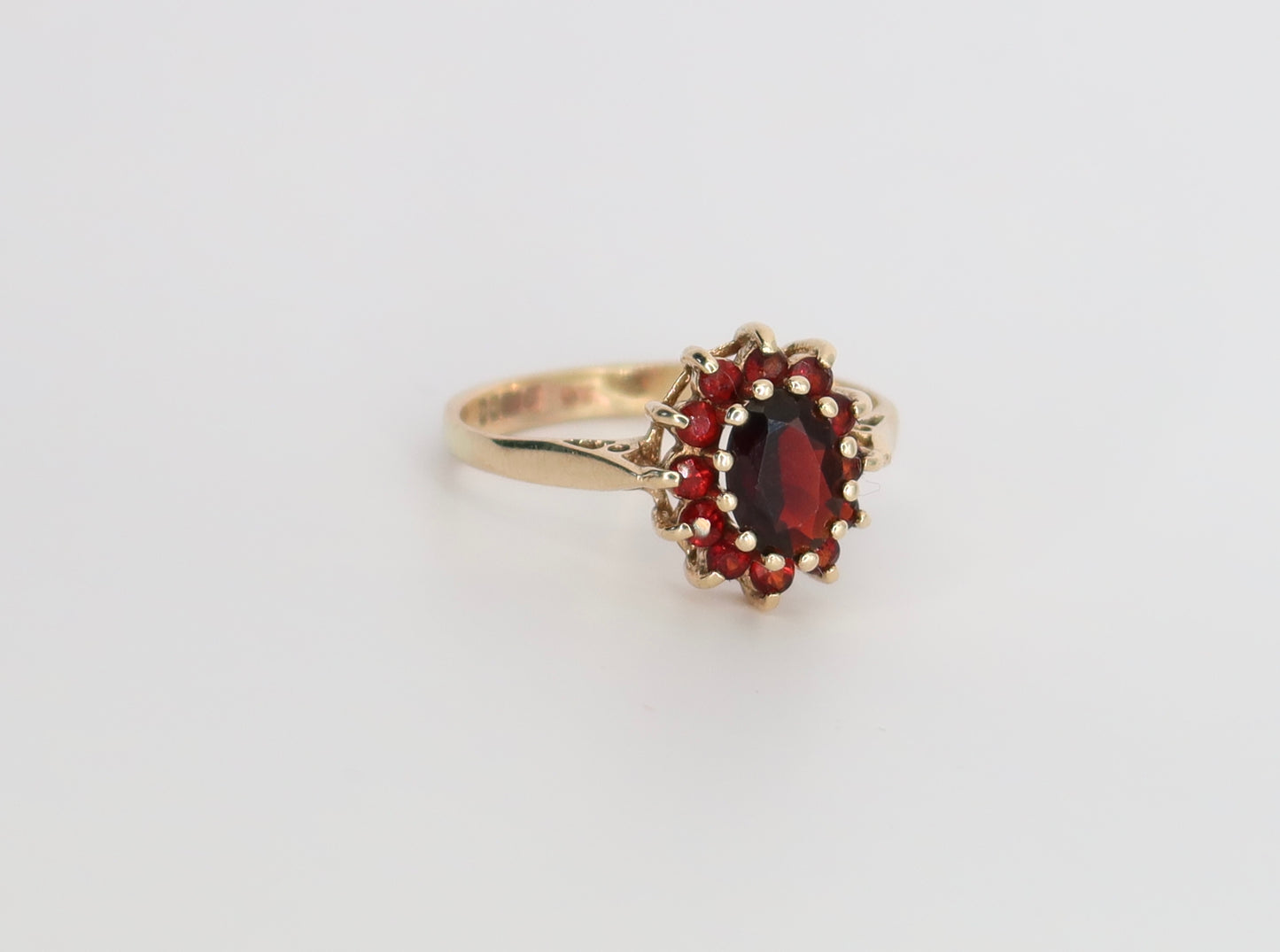 Rosemary | Granaat Bloem Ring