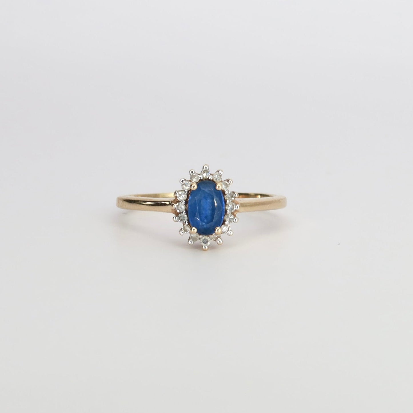 Kae | Saffier & Diamant Halo Ring