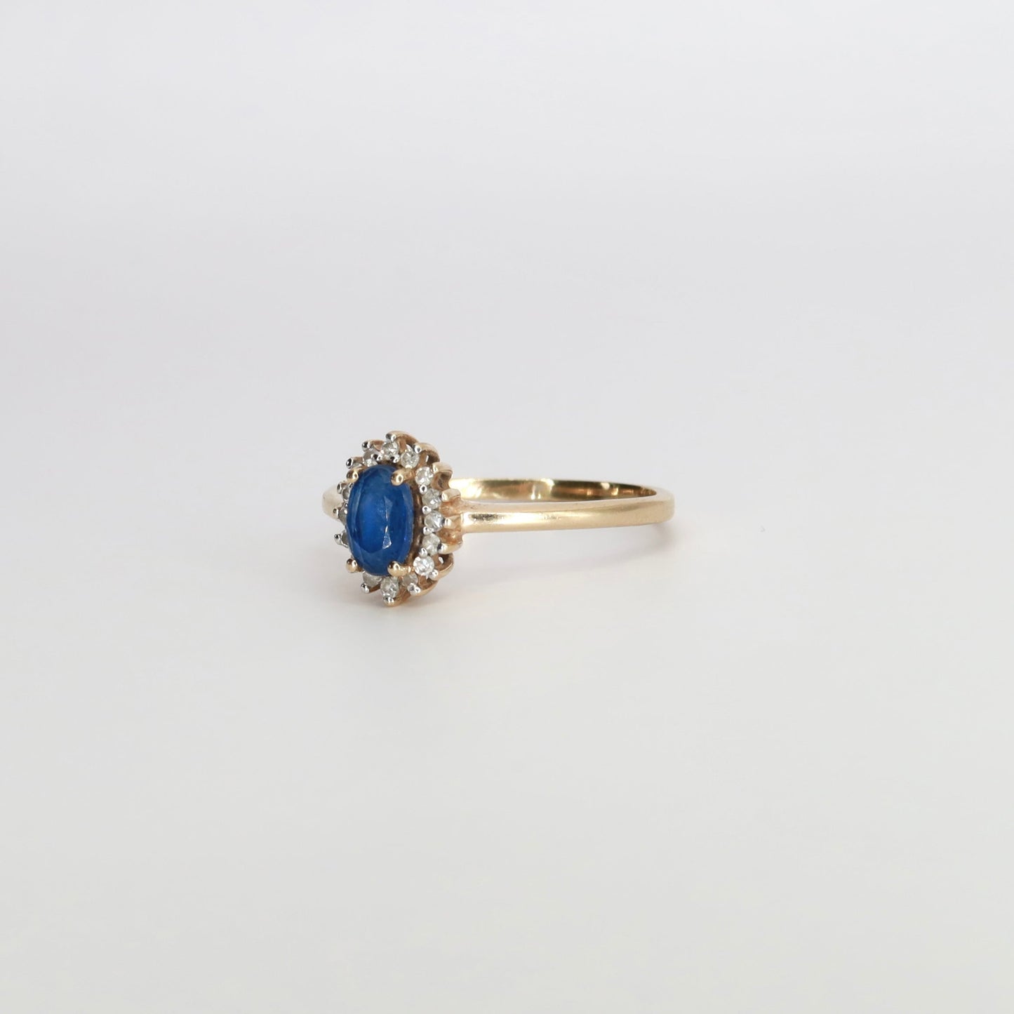 Kae | Saffier & Diamant Halo Ring