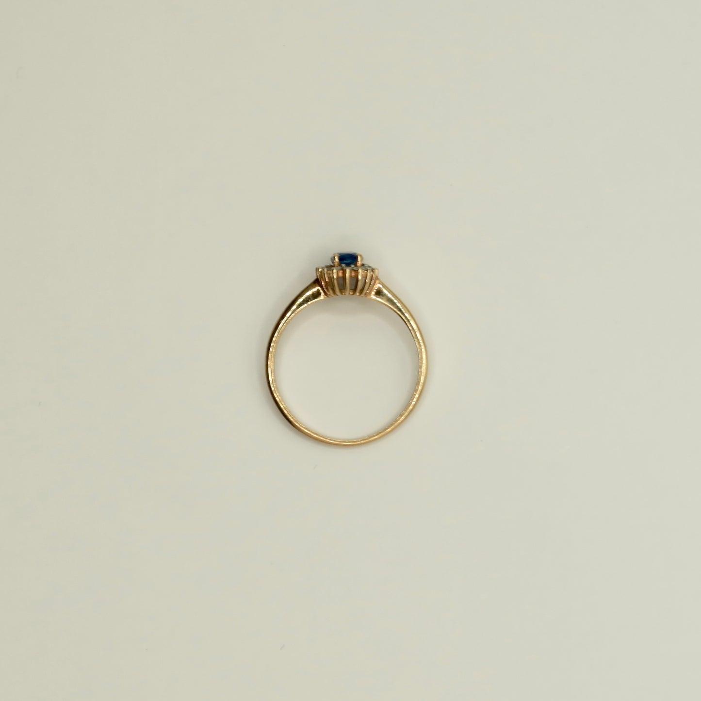 Kae | Saffier & Diamant Halo Ring