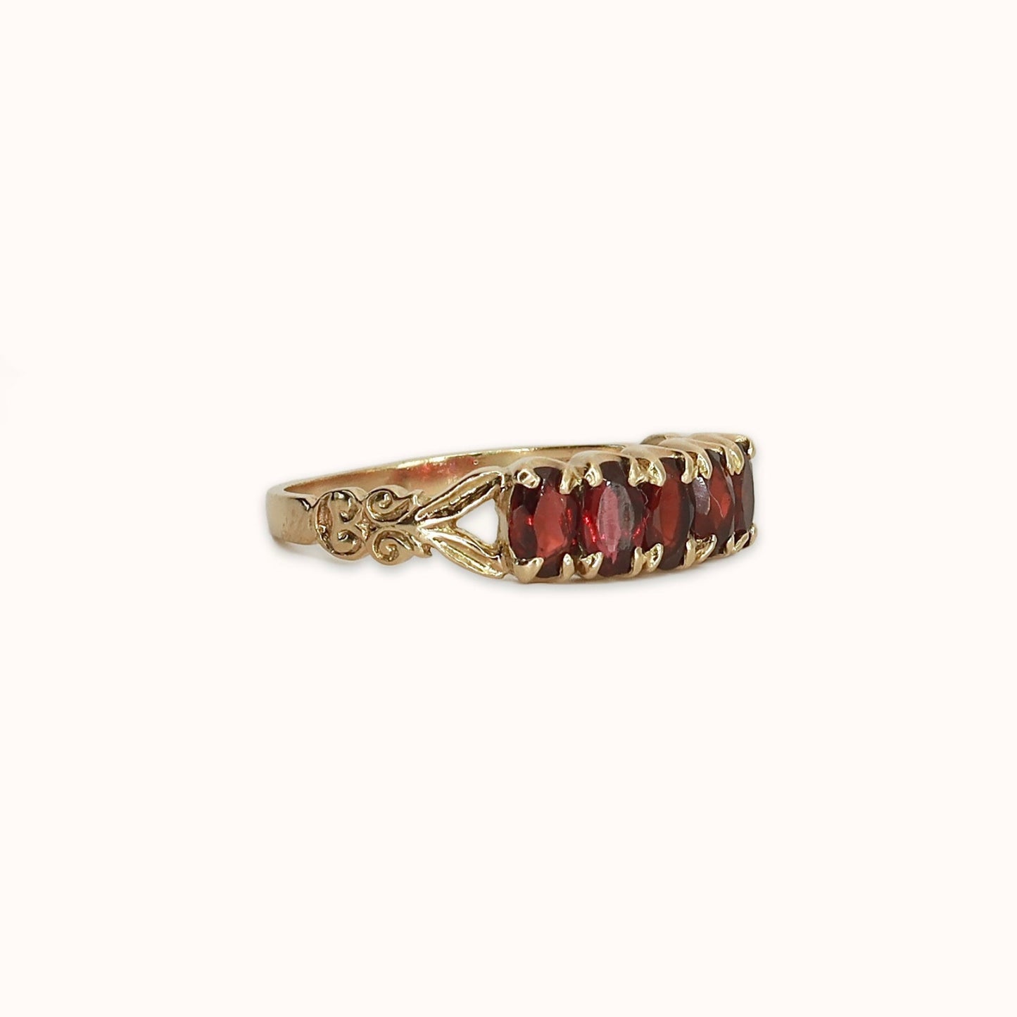Scarlet | Granaat Rij Ring