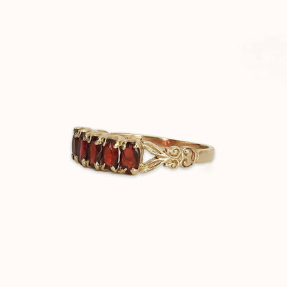 Scarlet | Granaat Rij Ring